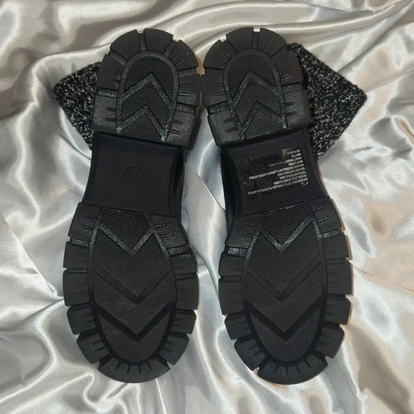 Universal Thread Boots | Size 7.5 - Picture 4 of 5